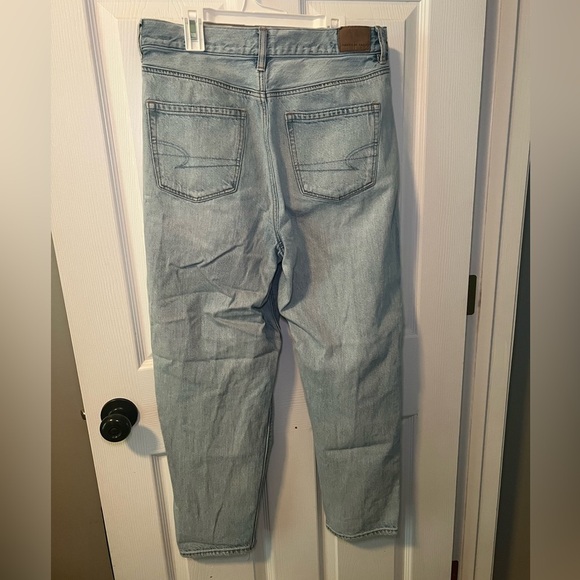 American Eagle Relaxed Mom Jeans Light Wash Size 8 Women’s - Picture 3 of 7